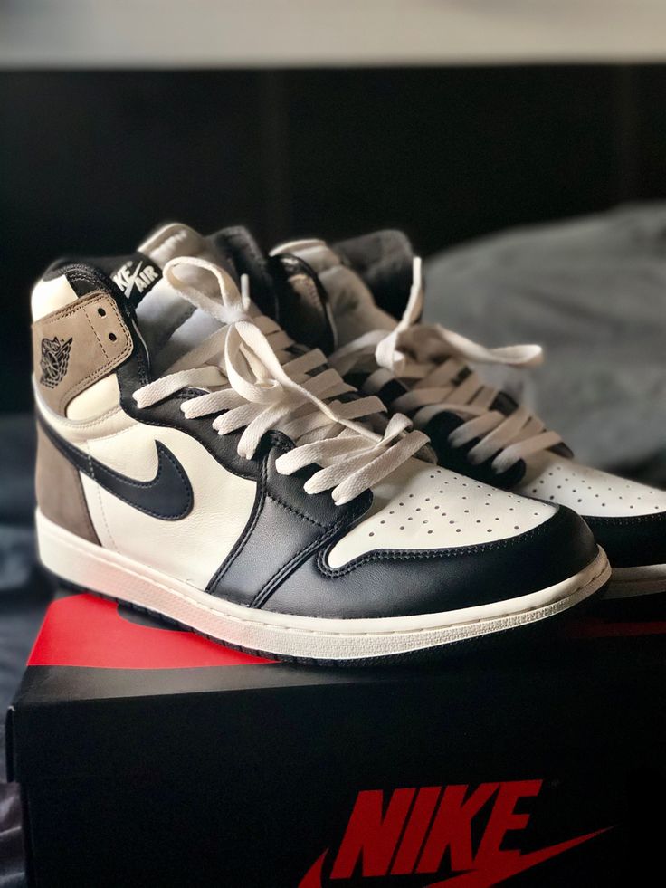 AIR JORDAN 1 HIGH MOCHA UA
